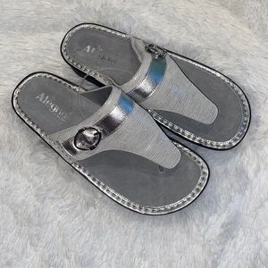 🐘🌹Algeria Womens Codi Silver Platform Flip Flop Size 41(8.5)